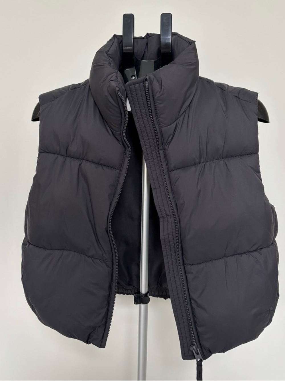 NWOT AE Cropped Black Puffer Vest